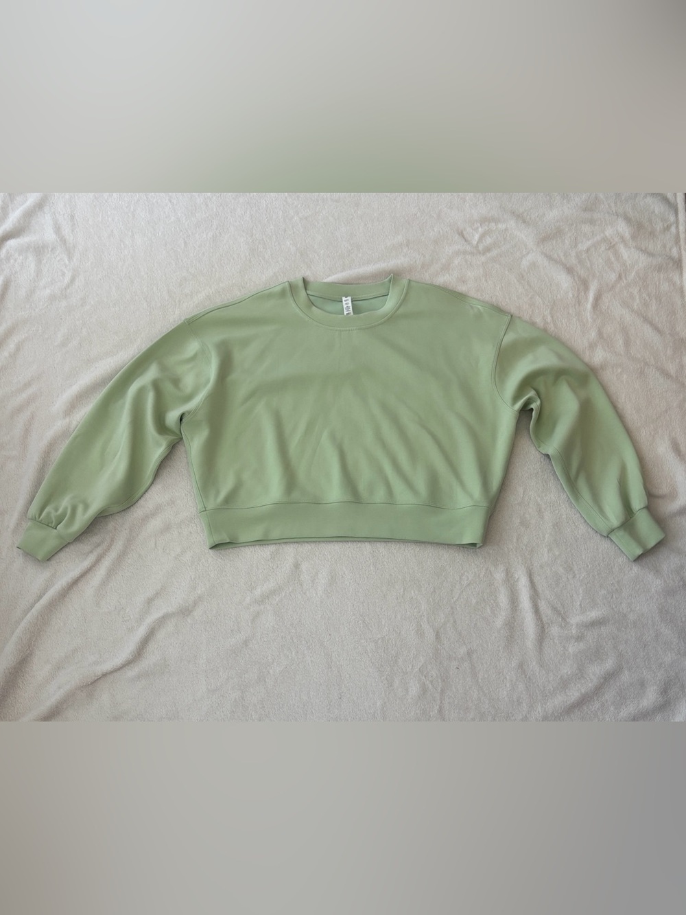 lululemon athletica Softstreme Oversizdx Cropped Sweater - Size 8, Creamy Mint